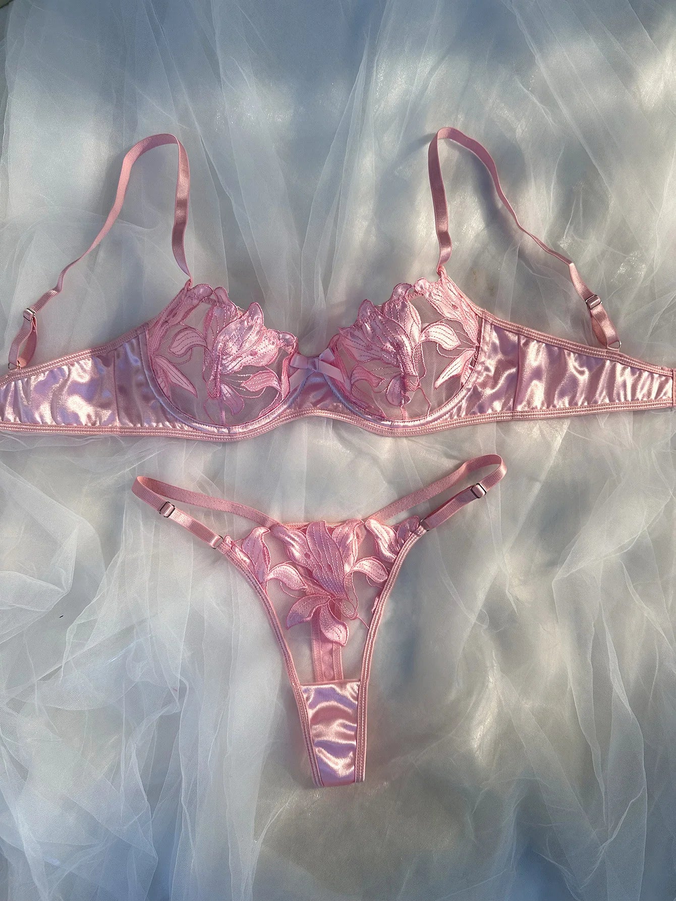 Transparent Floral Two Pieces Exquisite Lace Lingerie Set Ultrathin Bra Briefs Set Solid Exotic Lingerie For Ladies 2024