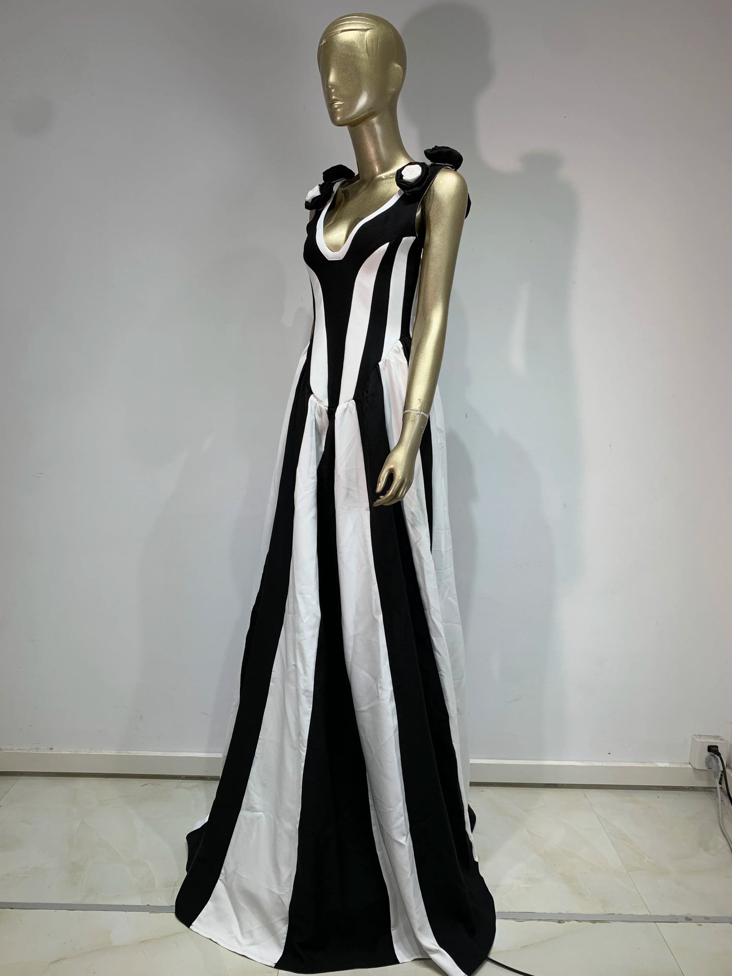 2025 New Spring Women Sleeveless Sexy V-Neck Bodycon Long Bandage Dress Fashion Celebrate Birthday Evening Party Dress Vestido